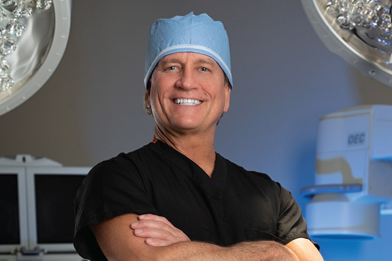 Dr. Jeffrey DeClaire, founder of the Michigan Knee Institute, pioneers AI and robotic assistance in his “Elite Knee” replacement procedure. // Photo courtesy of Michigan Knee Institute